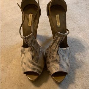 Report signature heels